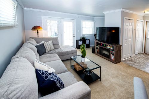 4758 Hollywood Ave, Milwaukee WI 53211-1037 exterior