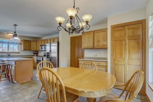 608 Chadwick Dr, Watertown WI 53094-5907 exterior