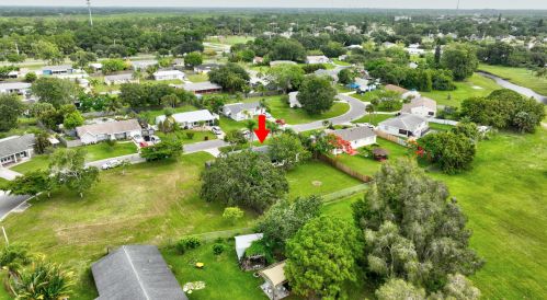 1925 Redwing Cir, Fort Pierce FL 34952-8834 exterior