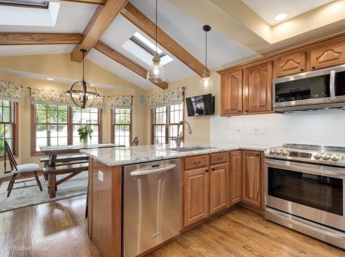 2734 107th St, Chicago IL 60617-6613 exterior