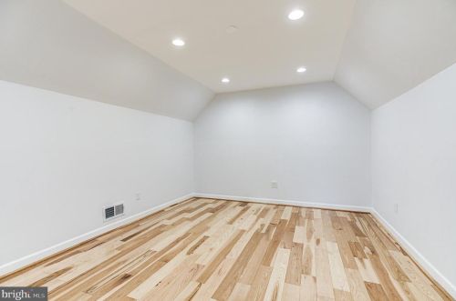 213 Creek Valley Ln, Rockville MD  20850-5603 exterior