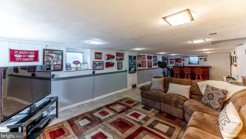 5 Lexington Ave, Pittsburgh PA 15215-3218 exterior