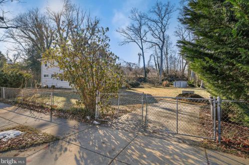 1805 Crawford Dr, Rockville MD 20851-1711 exterior