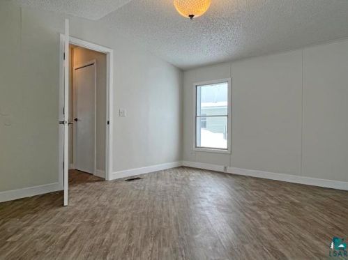 5047 Boulder Dr, Duluth MN 55811-1591 exterior