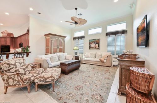 5092 Cerromar Dr, Naples FL 34112-7919 exterior