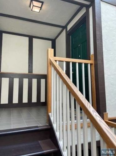 107 Mark Twain Way, Mahwah NJ  07430-3402 exterior