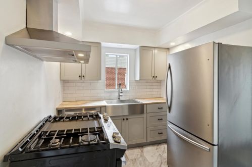 1614 Aurelius St, Pittsburgh PA 15218-2320 exterior