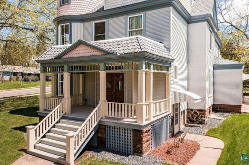 2240 Roslyn Ave, Duluth MN 55803-2330 exterior