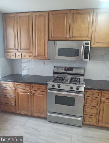 6658 Erdrick St, Philadelphia PA 19135-1604 exterior