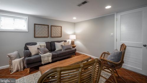 16 Monroe Ave, Alexandria VA 22301-1923 exterior