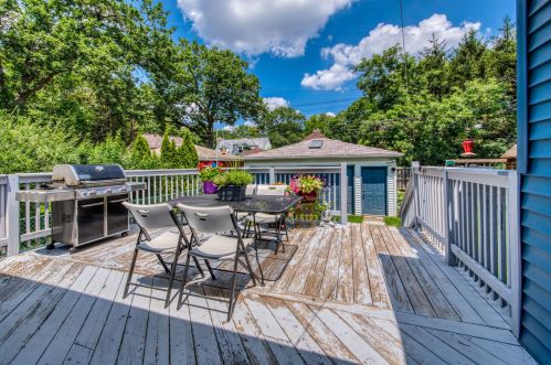 6553 Tahoma Ave, Chicago IL 60646-1134 exterior