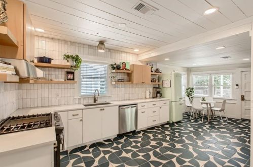 3901 Becker Ave, Austin TX 78751-5209 exterior