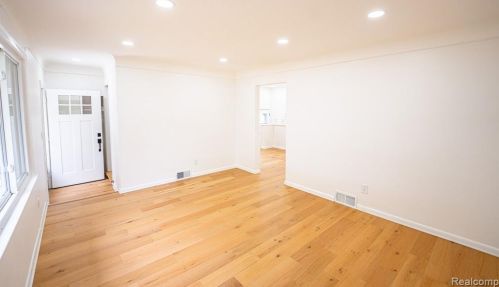 8451 Nightingale St, Dearborn Heights MI  48127-1203 exterior