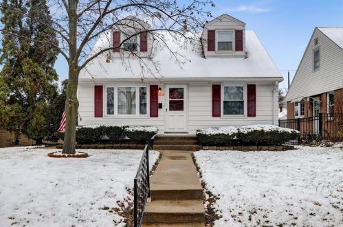 2539 61st St, Milwaukee, WI 53219-2624