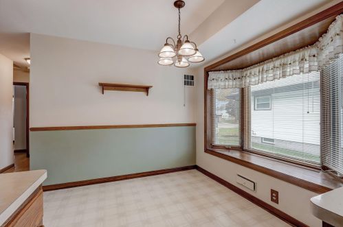 7501 Honey Crk Dr, Milwaukee WI 53221-4062 exterior