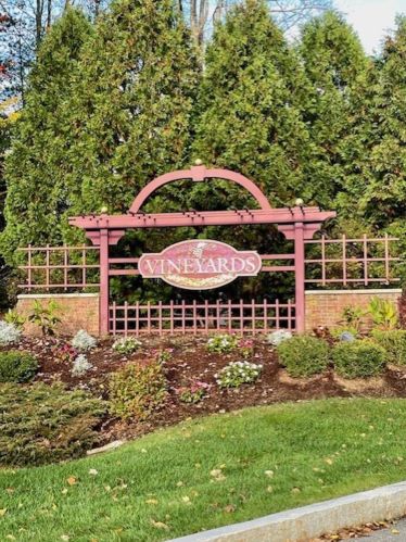 5 Chablis Ter, Concord NH  03303-1051 exterior