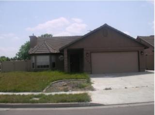 1140 Belmont St, Tulare, CA 93274-7645