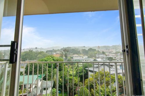 1687 Pensacola St, Honolulu HI  96822-2614 exterior