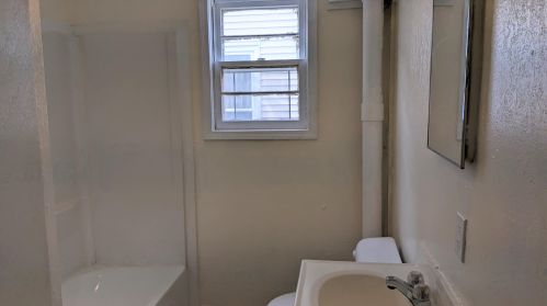 1225 Sanford St, Meskegon MI 49441-2131 exterior