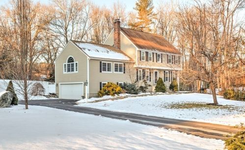 31 Candlestick Rd, North Andover MA 01845-3235 exterior