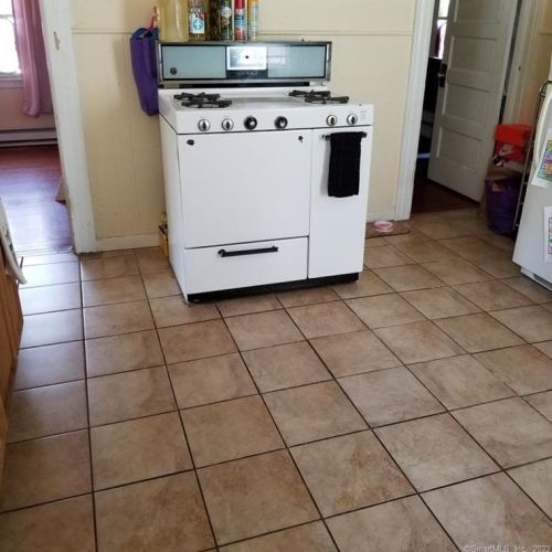 42 Derby St, New Britain CT  06053-3114 exterior