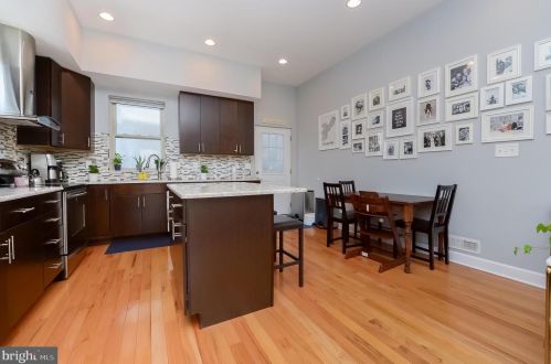 2307 Carpenter St, Philadelphia PA 19146-2516 exterior