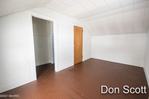 816 Spring St, Sylvan Beach MI 49461-1071 exterior