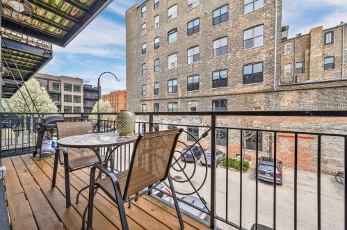 523 Racine Ave, Chicago IL 60642-7935 exterior