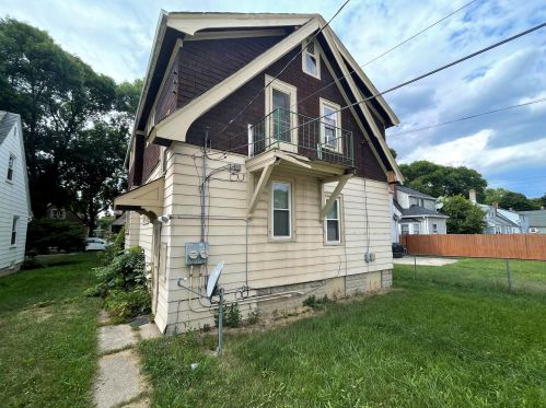 3838 37th St, Milwaukee WI 53221-1012 exterior