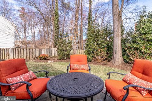 2122 Rampart Dr, Alexandria VA exterior