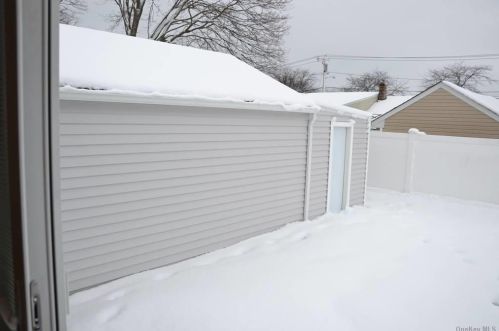 14 Nehring Ave, Babylon NY 11702-2426 exterior