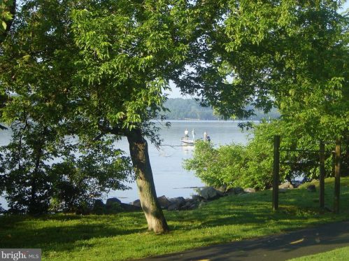 6516 10th St, Alexandria VA 22307-6501 exterior