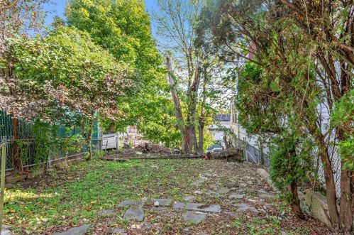 3846 Amundson Ave, Bronx NY 10466-5920 exterior