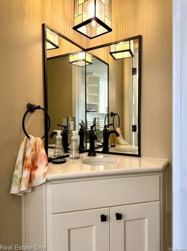 252 1st St, Rochester MI 48307-2600 exterior