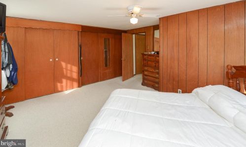 300 Holly Ave, Camden NJ 08107-1022 exterior