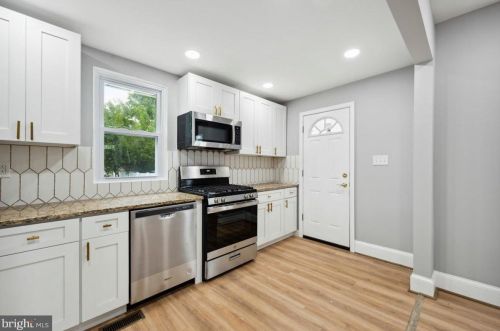 16 Roland Rd, Chester PA 19015-3327 exterior