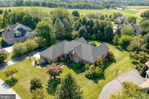 2091 Mallard Dr, Lancaster PA 17601-5457 exterior