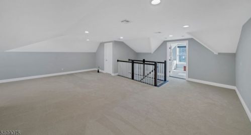 70 Cathedral Ave, Florham Park NJ 07932-2521 exterior