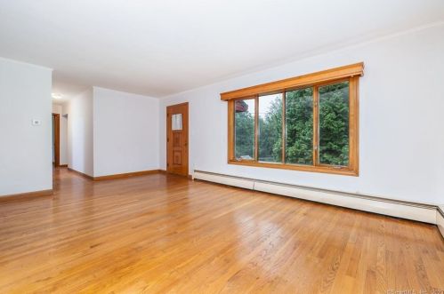 533 Clintonville Rd, North Haven CT 06473-2815 exterior