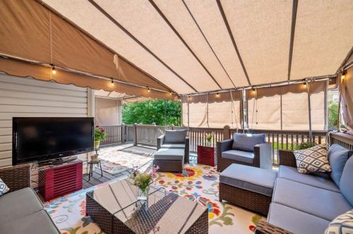 563 Allenby Ave, Pittsburgh PA 15218-1303 exterior