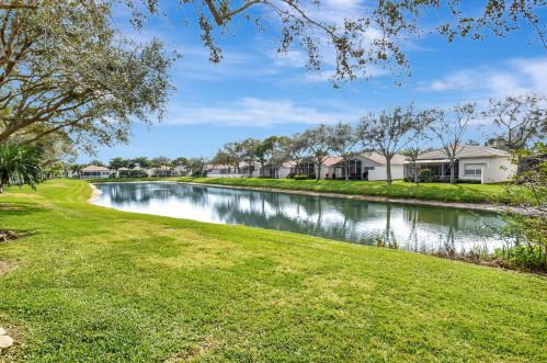 7948 Lando Ave, Boynton Beach FL 33437-6359 exterior