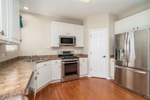 2921 Strauss Ct, Bull Valley IL 60098-8076 exterior