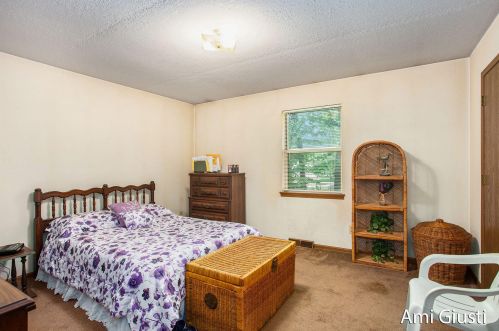 1900 Burton, Grand Rapids MI 49506-4620 exterior