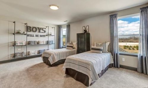 1305 Fawnvalley Dr, Saint Louis MO 63131-4221 exterior