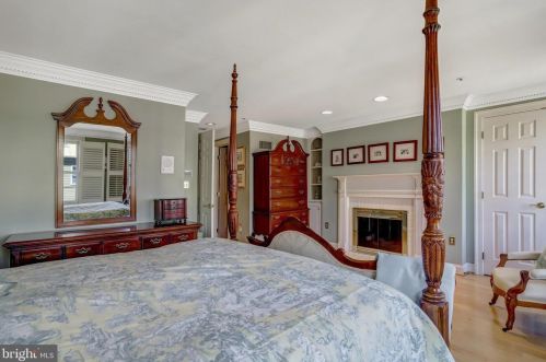 25 Wilkes St, Alexandria VA 22314-3853 exterior