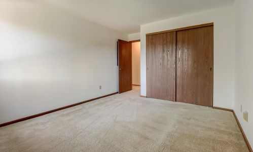 4585 Greenridge Cir, Milwaukee WI  53220-3380 exterior