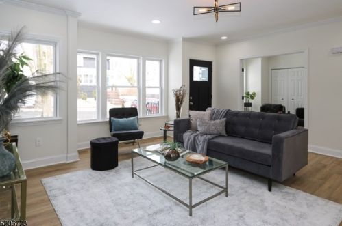 4 Hollywood Ave, Montclair NJ  07042-4306 exterior