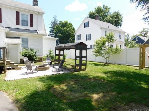 37 Harding St, New Britain CT 06052-1608 exterior