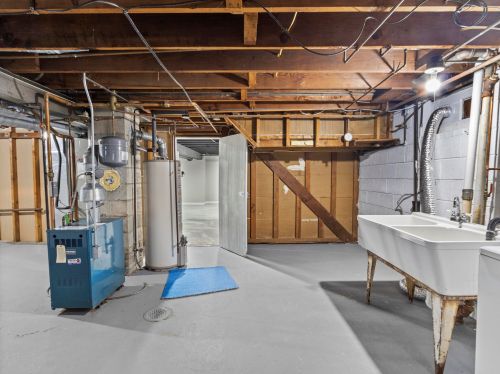 2953 43, Milwaukee WI 53219-3402 exterior