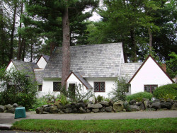 138 Dane Hill Rd, Newton, MA 02461-2019